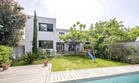 Villa in Le Bouscat, Gironde