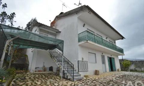Town house in Gois, Coimbra