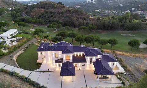 Villa in Benahavis, Malaga