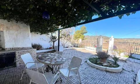 Country house in Pinoso, Alicante