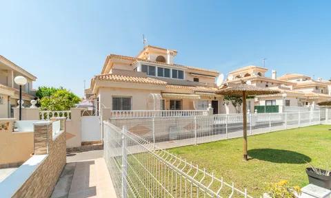 Town house in Playa Flamenca, Alicante